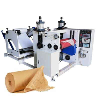 Macchina automatica per la fabbricazione di nuclei di fogli di miele per la triturazione di carta e di altri materiali