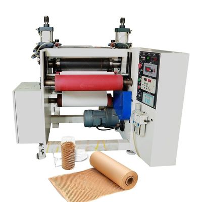 Macchina automatica per la fabbricazione di nuclei di fogli di miele per la triturazione di carta e di altri materiali