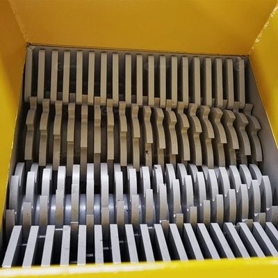 800-5000 kg/h Capacità Piccola triturazione a doppio albero per la carta per soddisfare le esigenze del cliente
